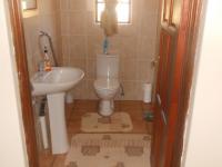 Bathroom 1 - 12 square meters of property in Boschkop