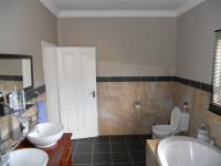 Main Bathroom - 13 square meters of property in Pietermaritzburg (KZN)
