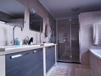 Main Bathroom - 16 square meters of property in Willow Acres Estate