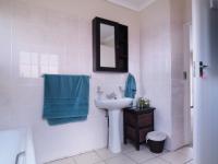 Bathroom 2 - 9 square meters of property in Willow Acres Estate