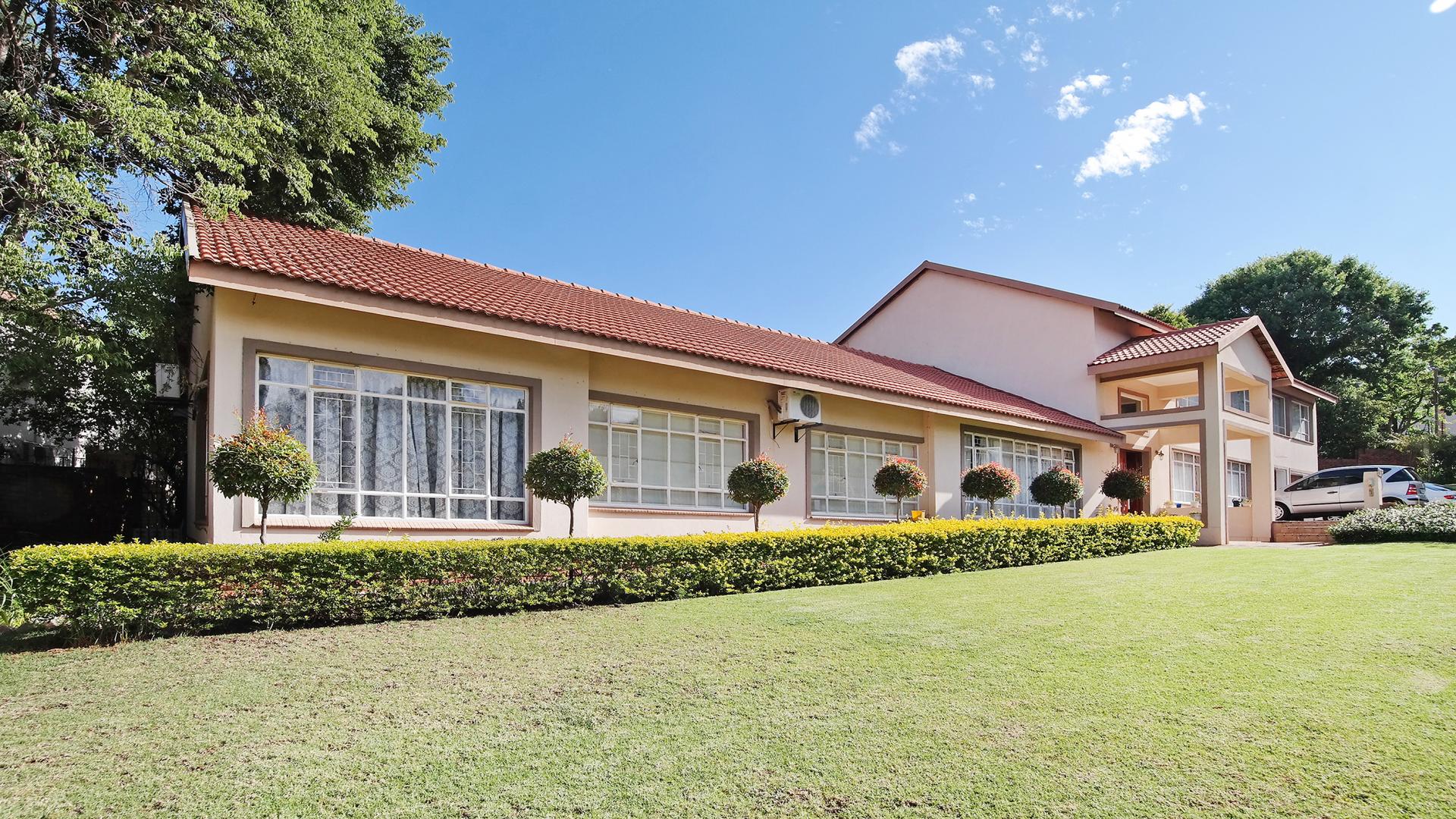 Front View of property in Constantia Glen