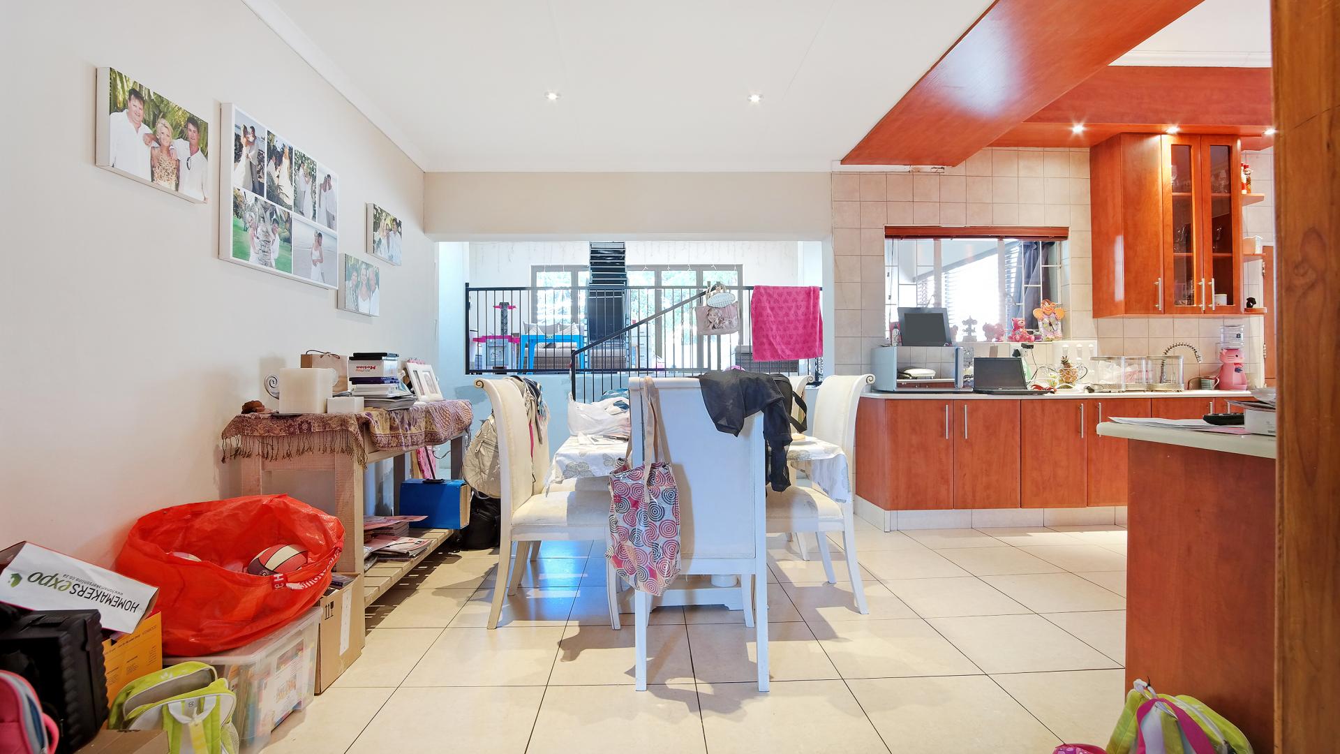 Dining Room - 27 square meters of property in Constantia Glen