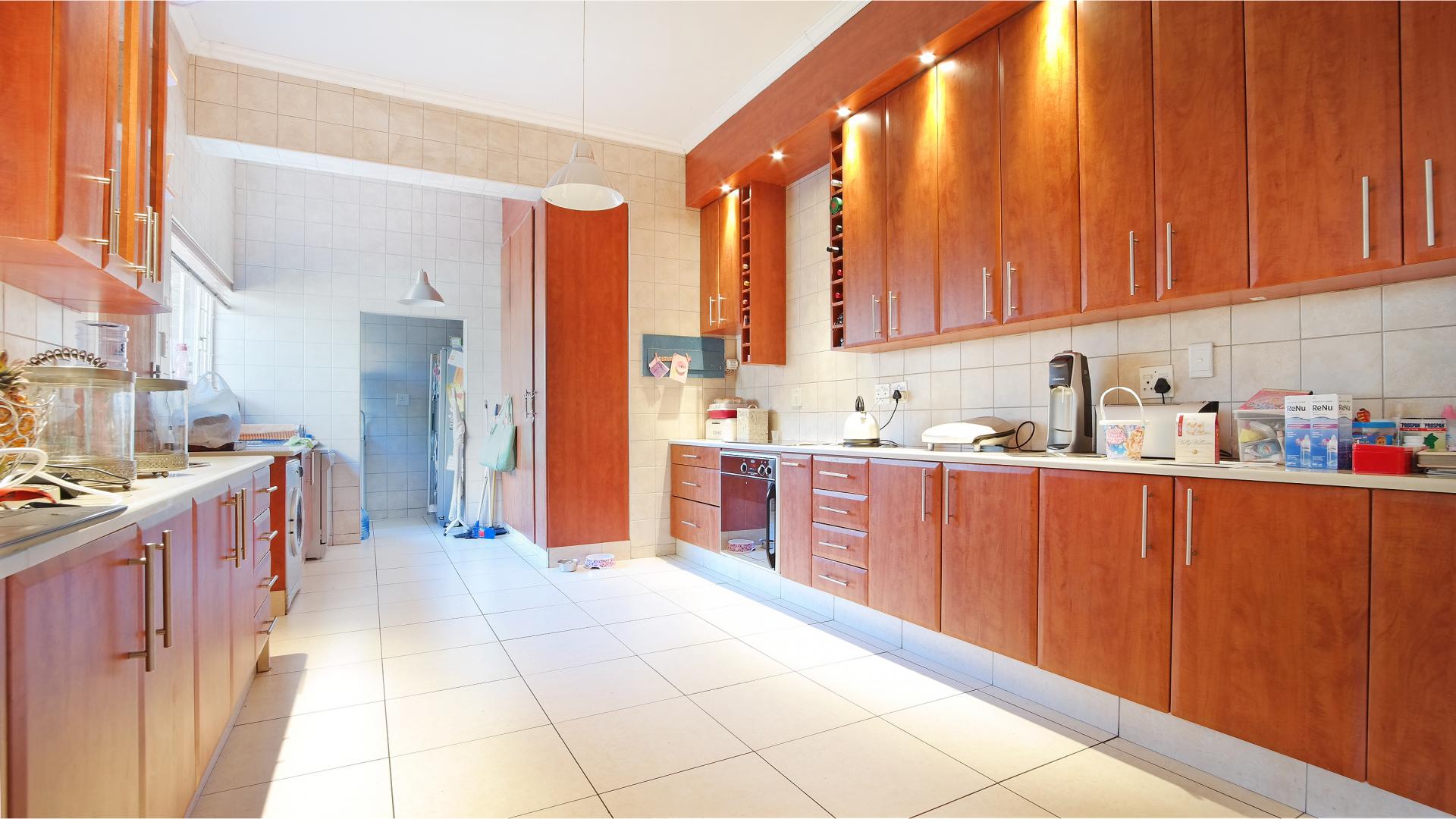 Kitchen - 37 square meters of property in Constantia Glen