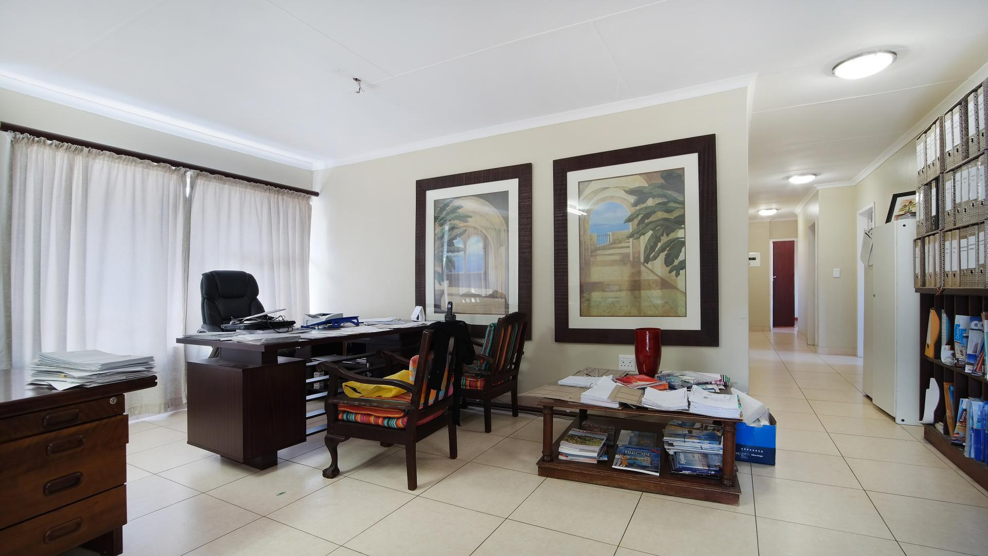 Lounges - 60 square meters of property in Constantia Glen