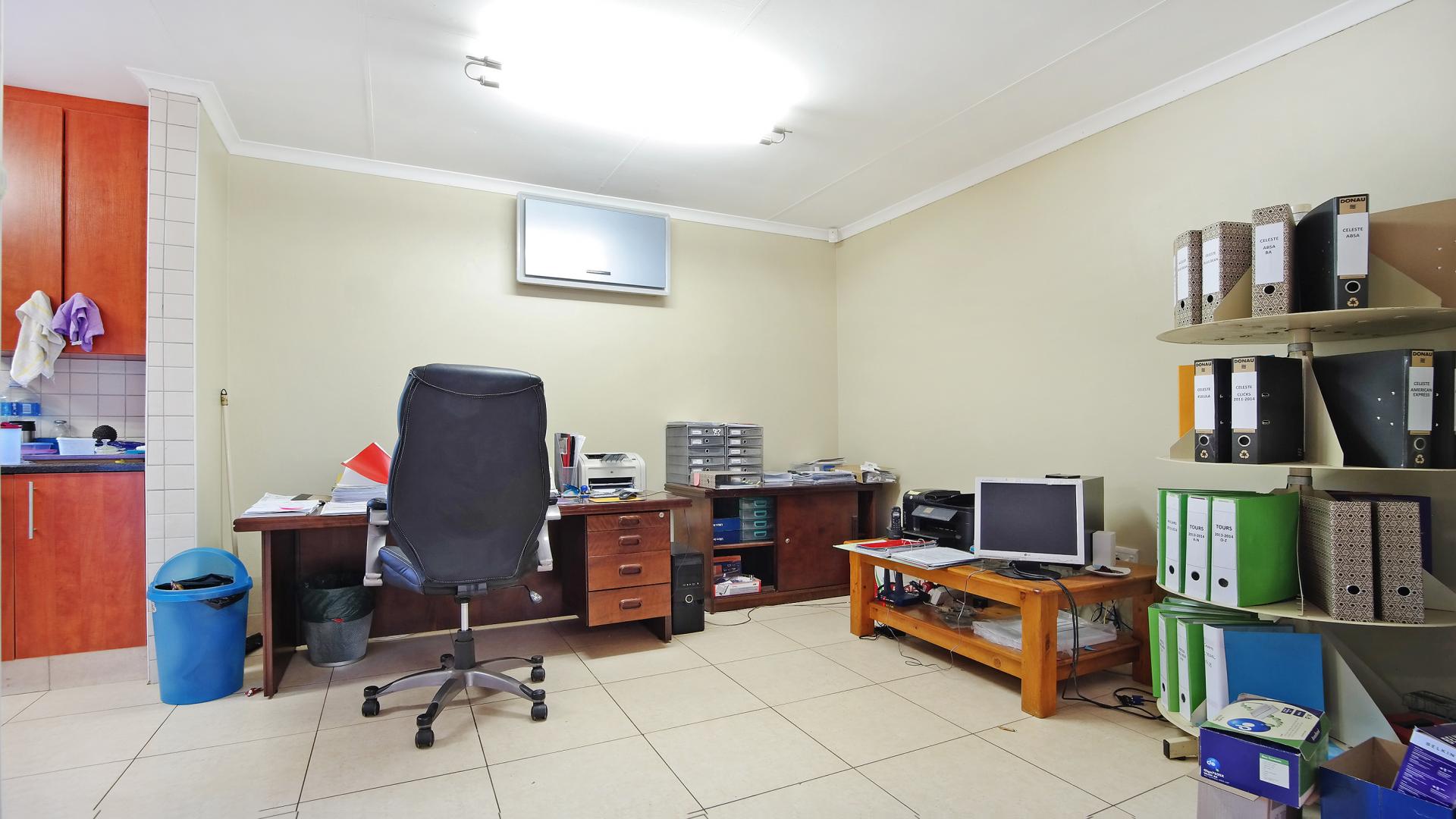 Dining Room - 27 square meters of property in Constantia Glen