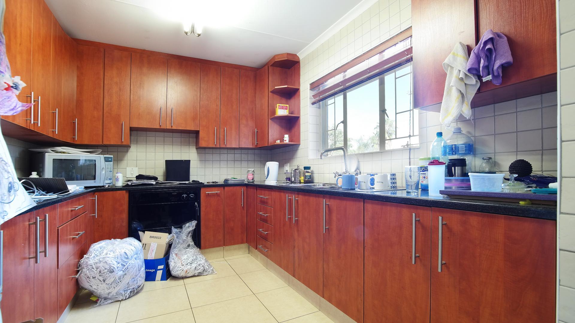 Kitchen - 37 square meters of property in Constantia Glen