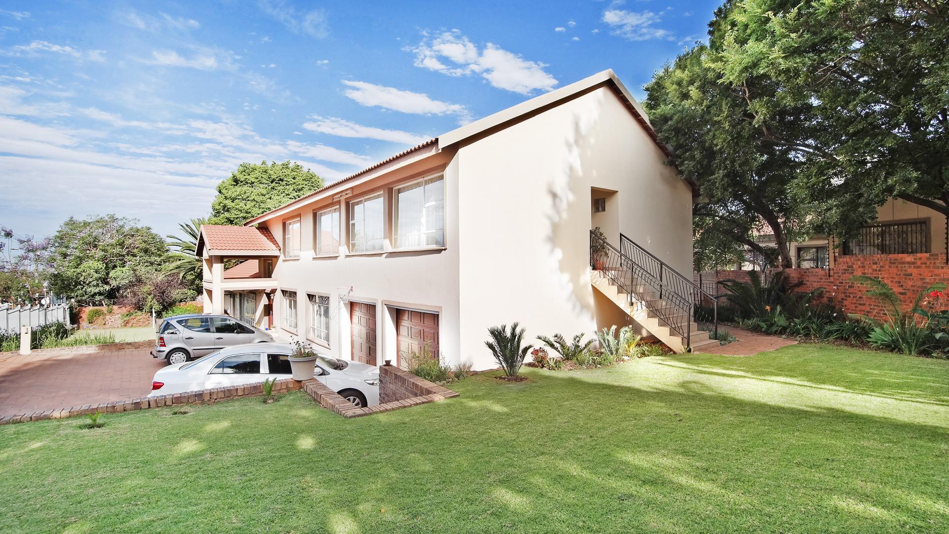 Front View of property in Constantia Glen