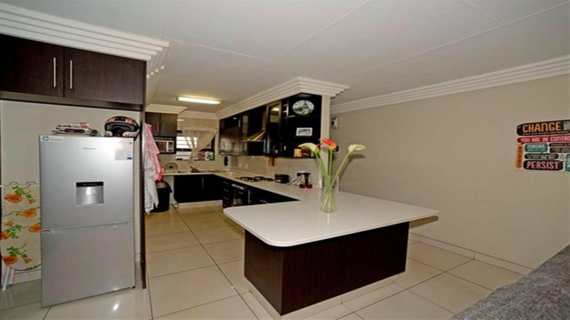 Kitchen - 11 square meters of property in Ravenswood