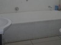 Main Bathroom - 7 square meters of property in Ravenswood