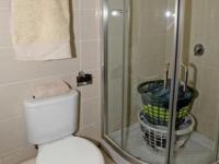 Main Bathroom - 7 square meters of property in Ravenswood