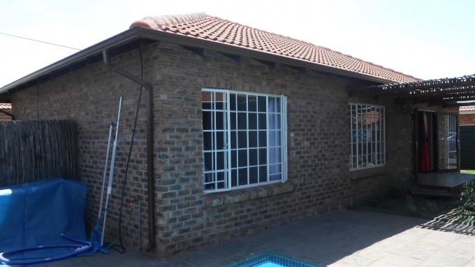 3 Bedroom Sectional Title for Sale For Sale in Nigel - Private Sale - MR136984