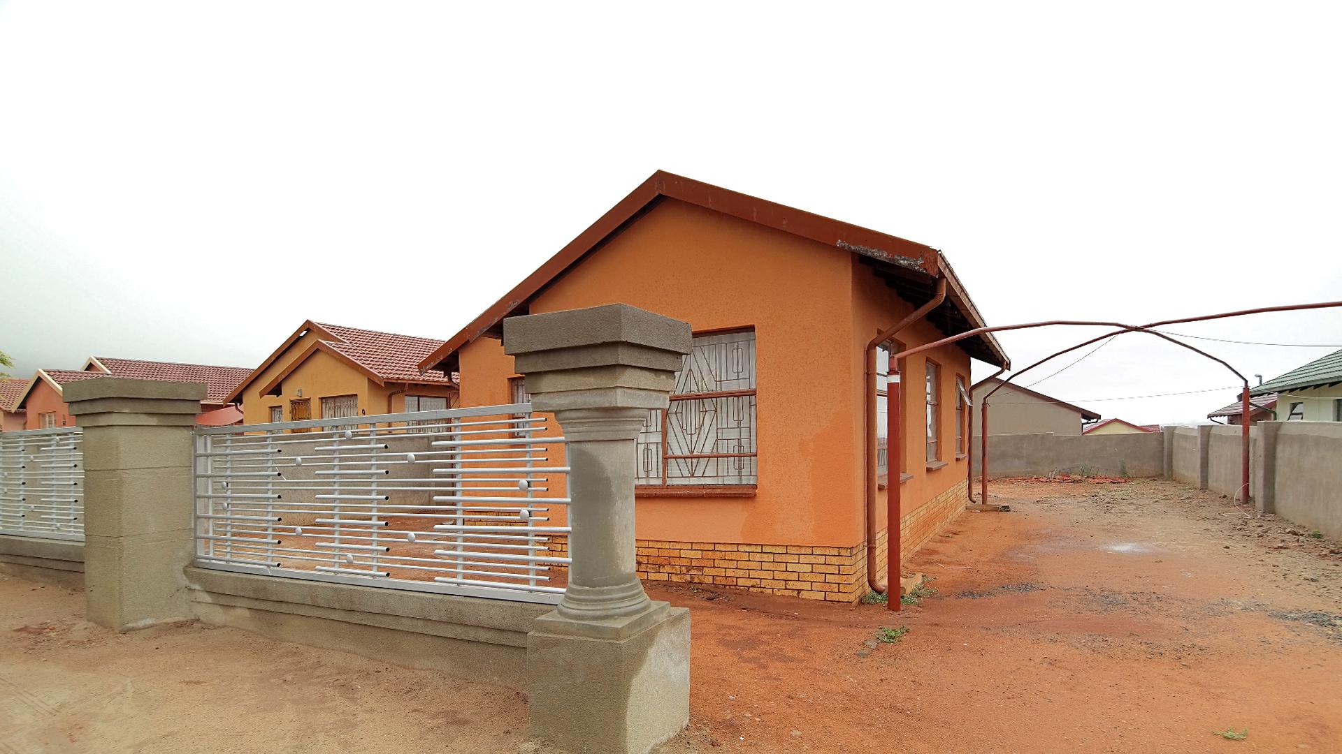 Front View of property in Tlhabane West