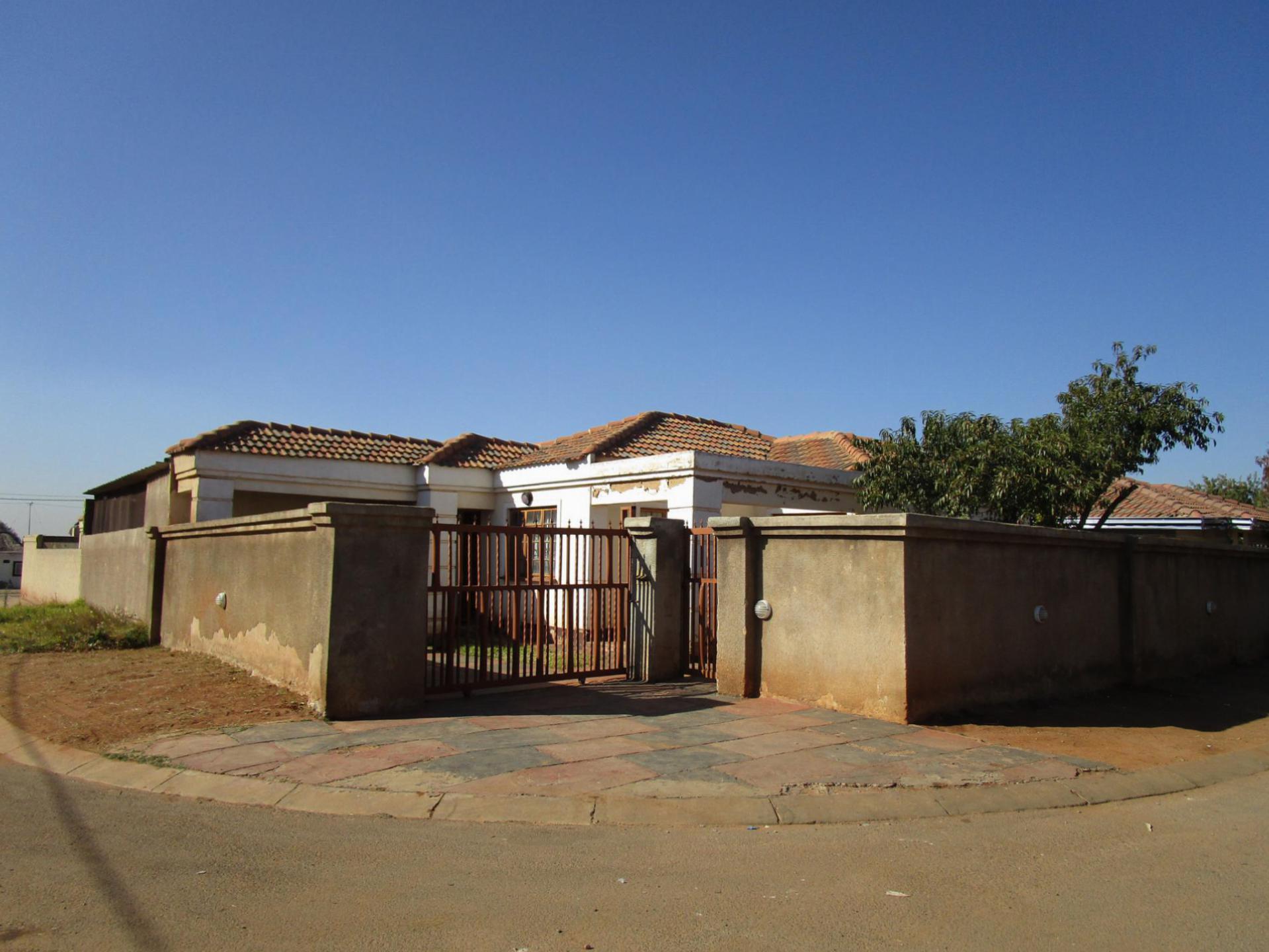 Front View of property in Protea Glen