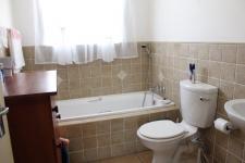 Bathroom 1 of property in Castleview