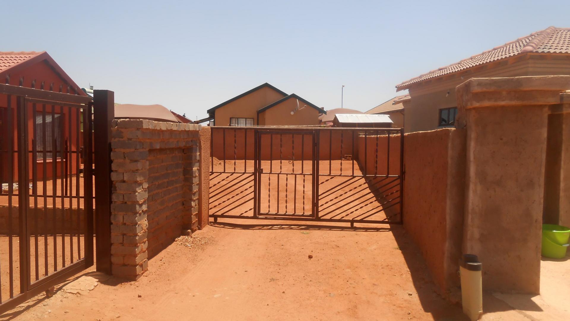 Front View of property in Soshanguve