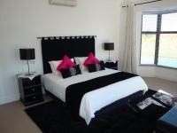 Main Bedroom - 32 square meters of property in Paarl