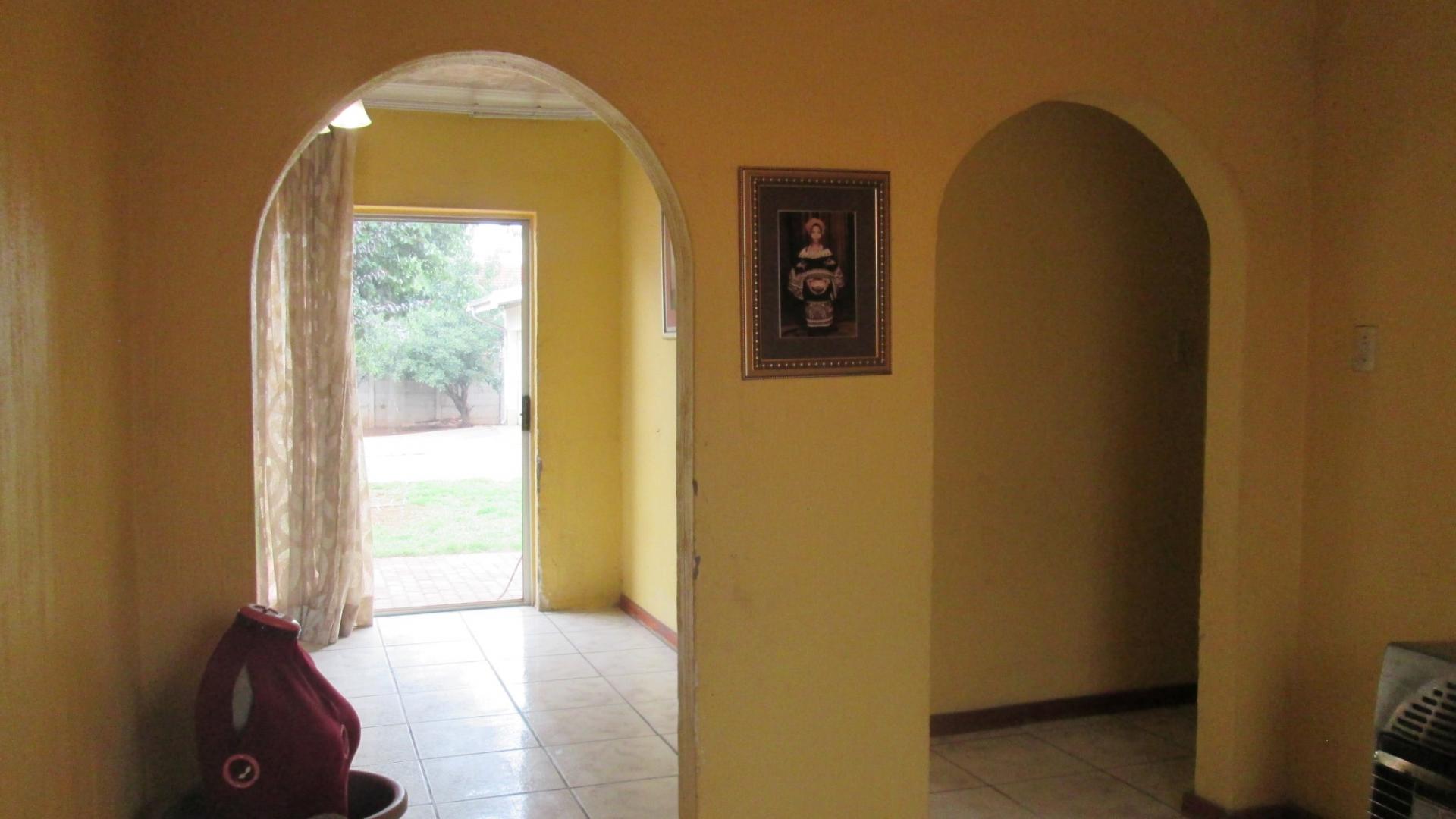 Dining Room - 10 square meters of property in Roodekop