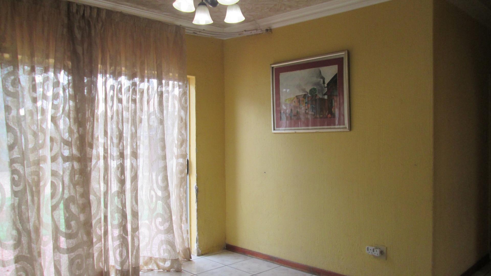 TV Room - 13 square meters of property in Roodekop