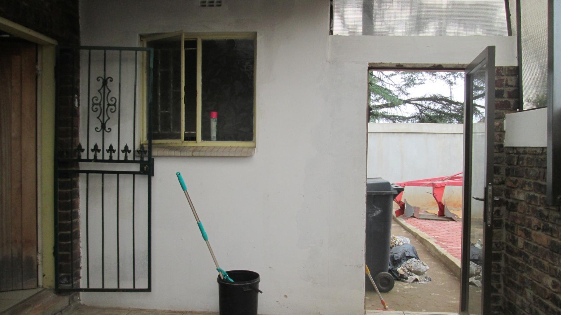 Spaces - 12 square meters of property in Roodekop