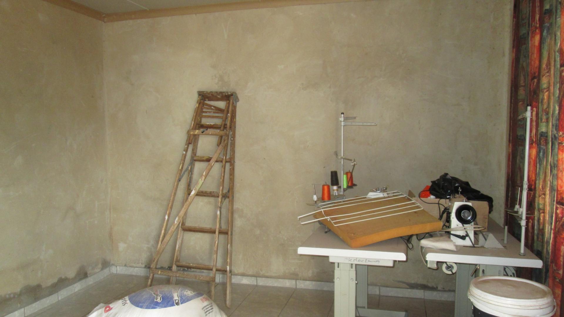 Rooms - 43 square meters of property in Roodekop