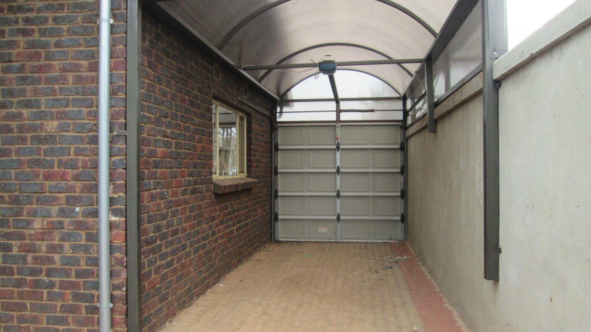 Spaces - 12 square meters of property in Roodekop