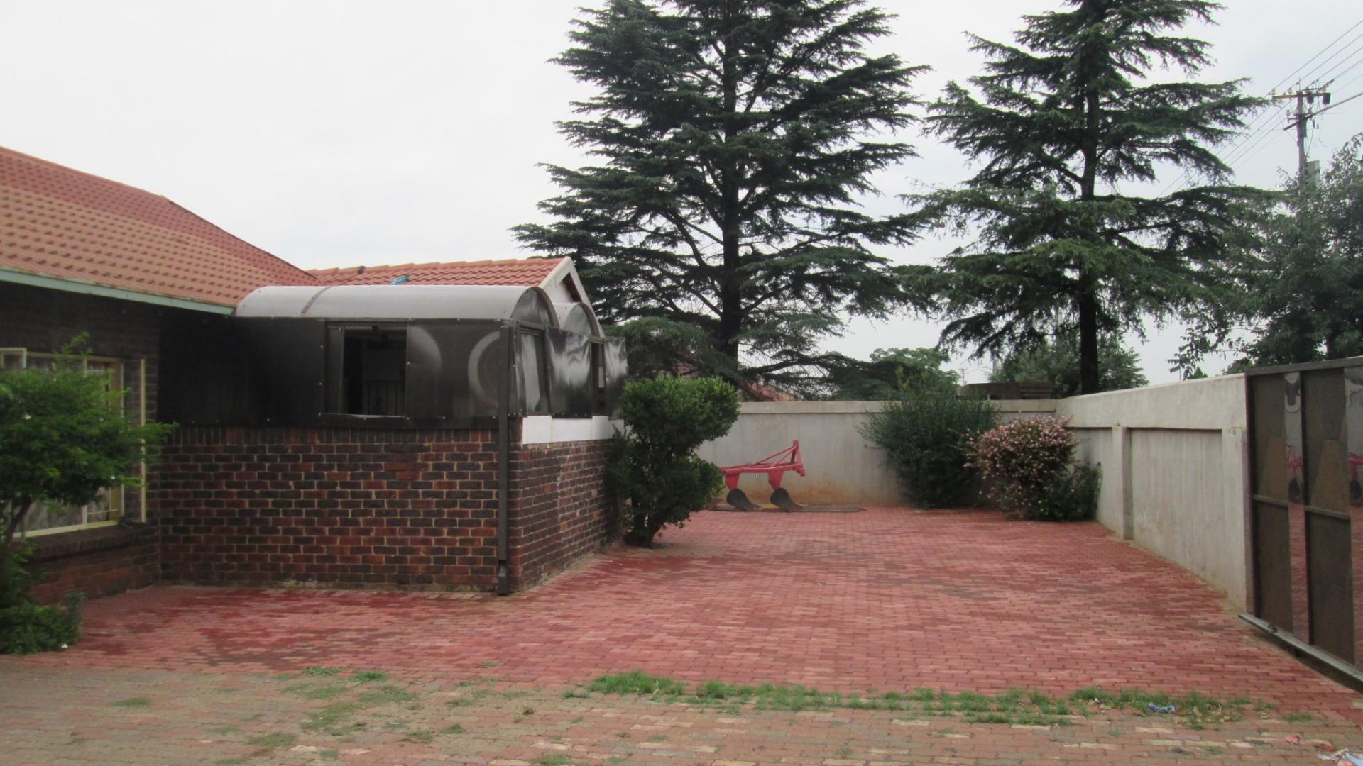 Spaces - 12 square meters of property in Roodekop