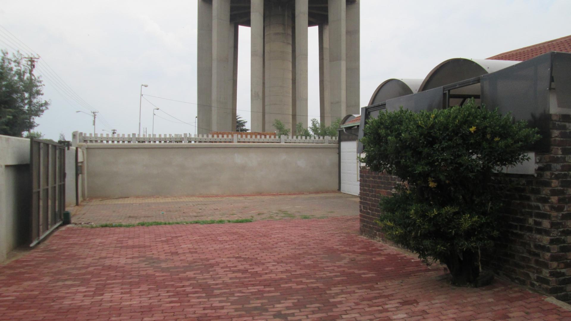 Spaces - 12 square meters of property in Roodekop