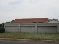 Front View of property in Roodekop