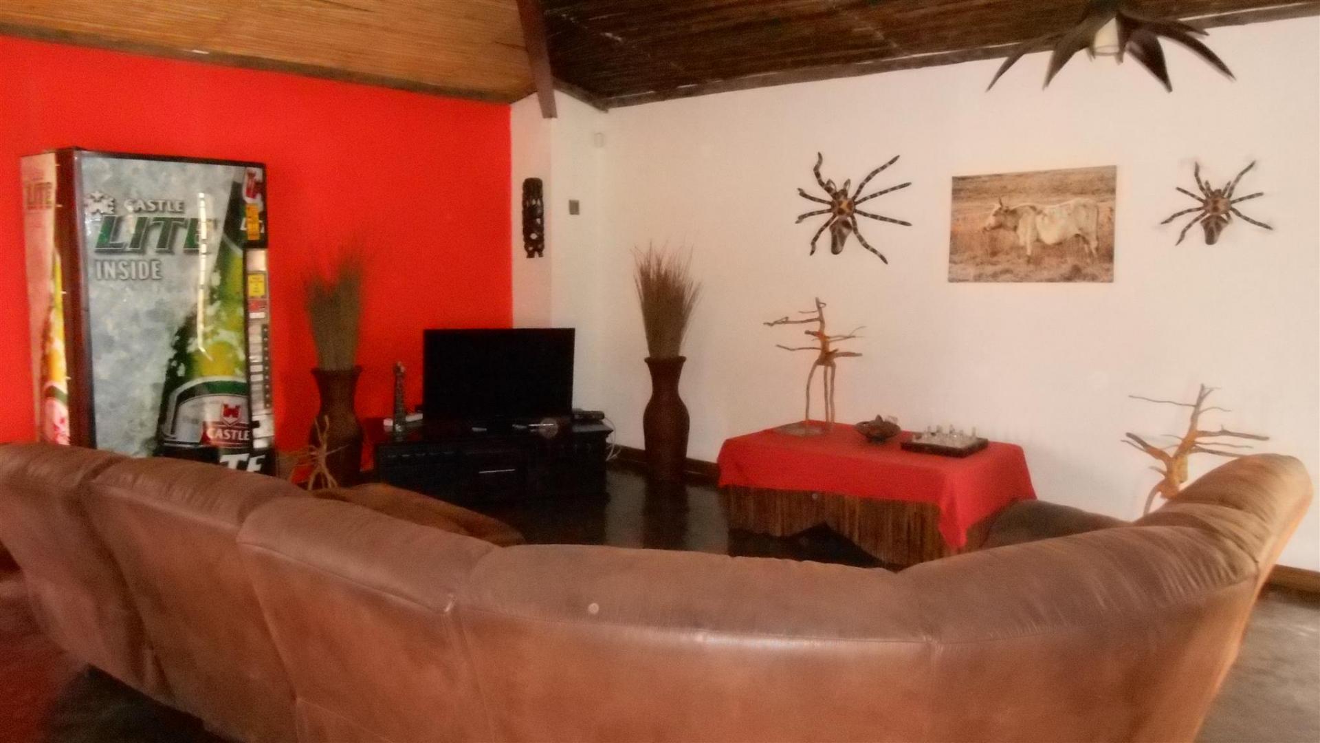 Lounges - 94 square meters of property in Benoni