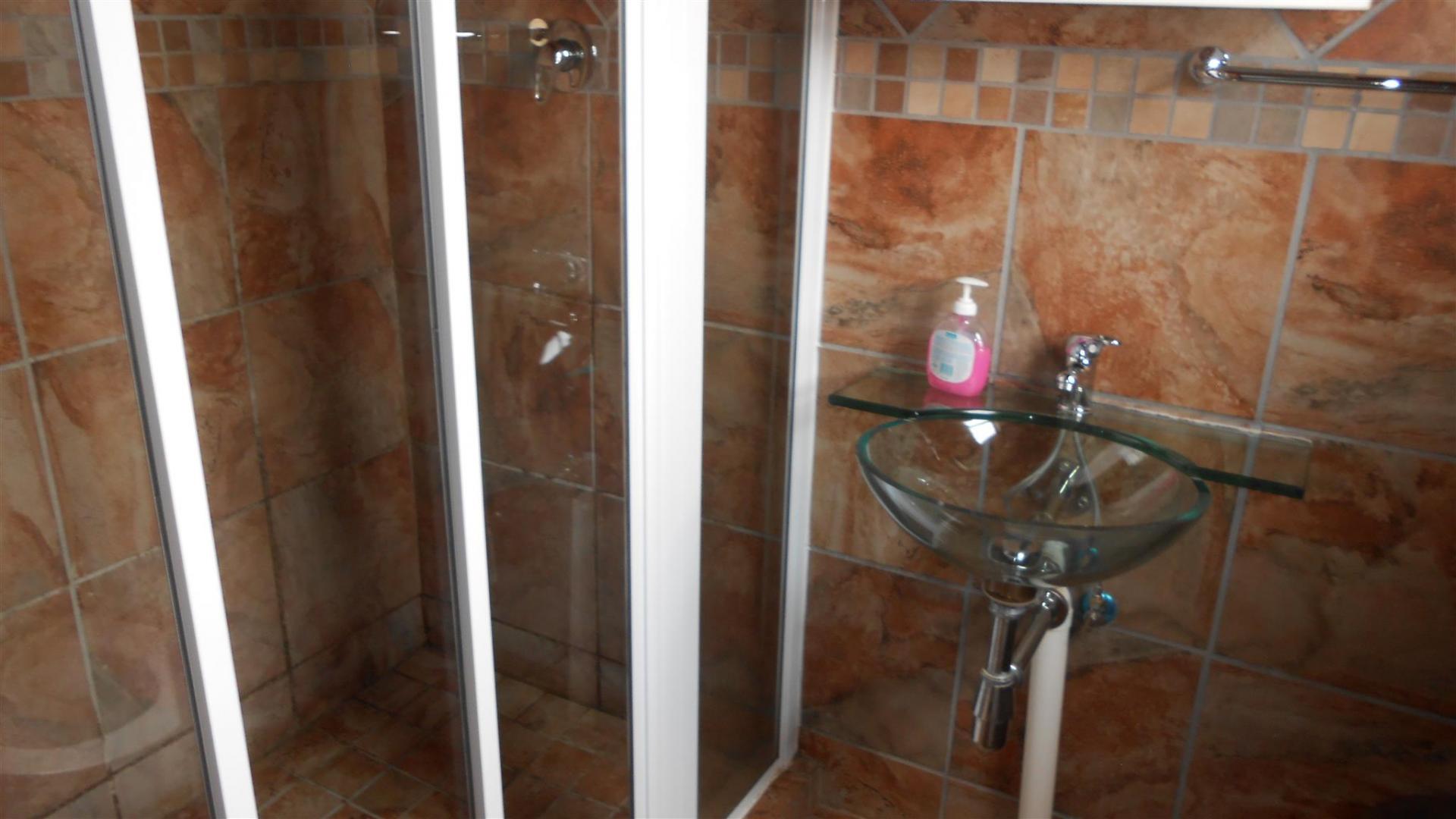 Bathroom 3+ - 30 square meters of property in Benoni