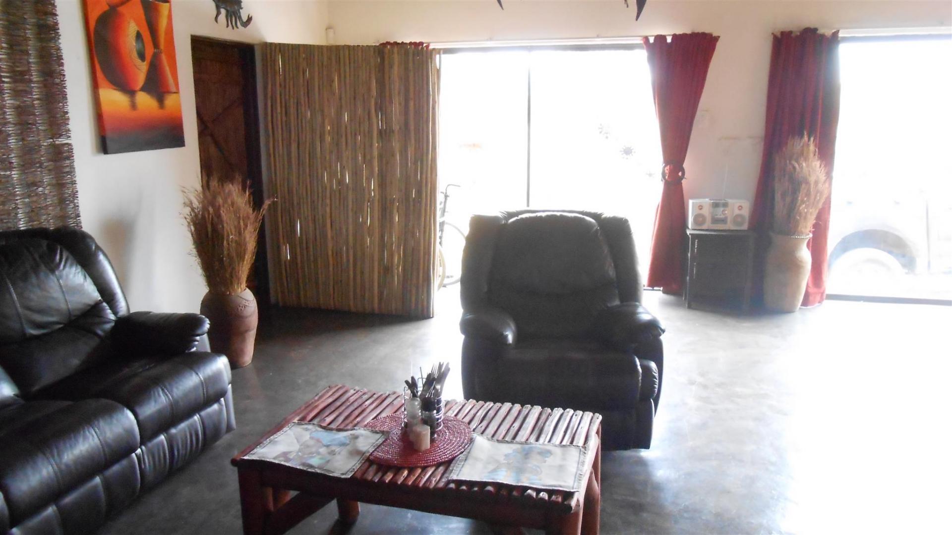 Lounges - 94 square meters of property in Benoni