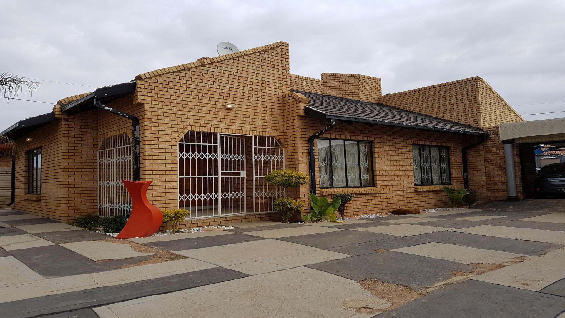 Front View of property in Soshanguve