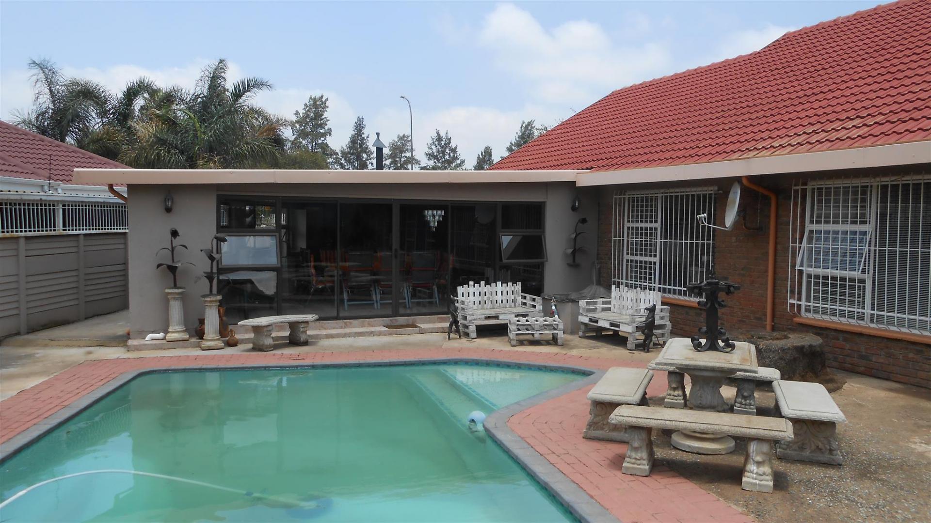 Entertainment - 65 square meters of property in Petersfield