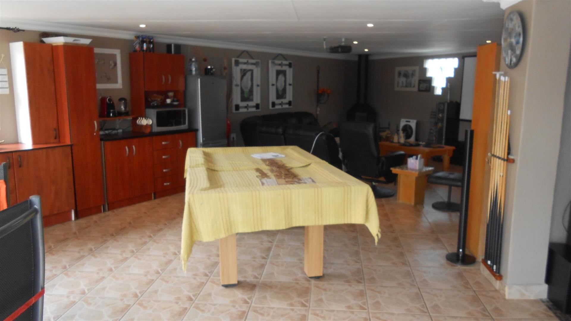 Entertainment - 65 square meters of property in Petersfield