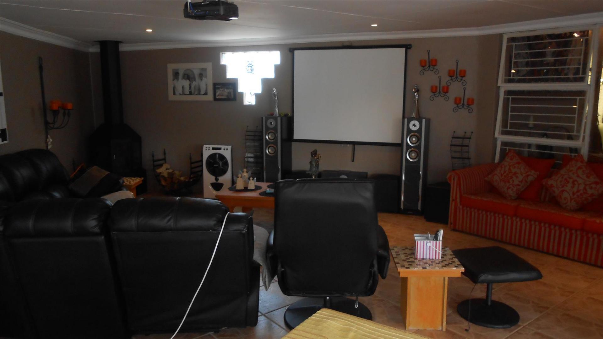 TV Room - 32 square meters of property in Petersfield