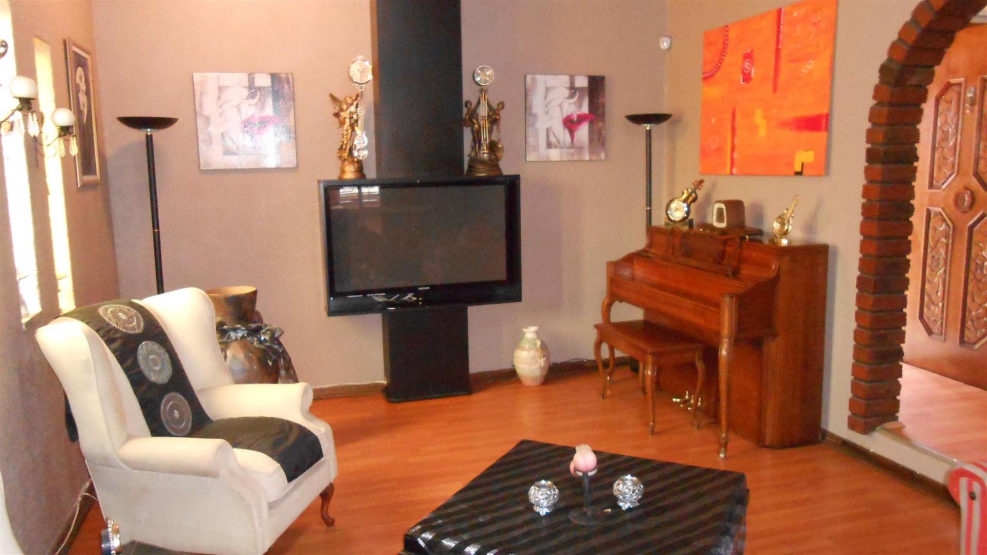 Lounges - 22 square meters of property in Petersfield