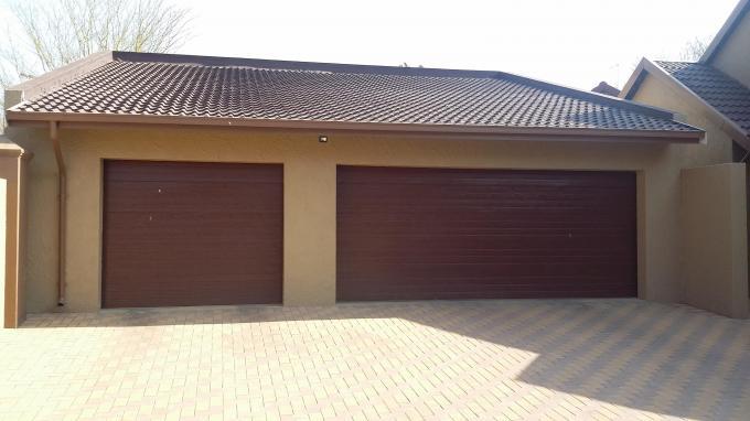 4 Bedroom House for Sale For Sale in Kempton Park - Home Sell - MR137376