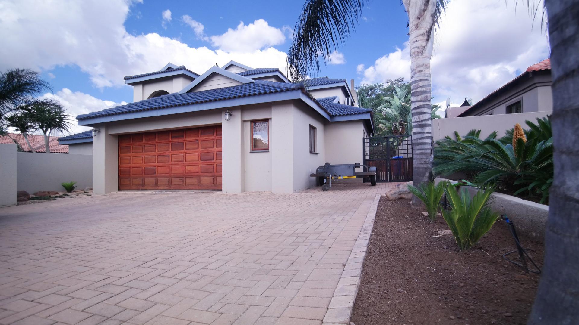 Front View of property in Willow Acres Estate