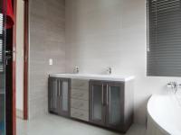 Bathroom 2 - 9 square meters of property in Silverwoods Country Estate