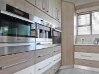 Kitchen - 23 square meters of property in Silverwoods Country Estate