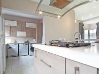 Kitchen - 23 square meters of property in Silverwoods Country Estate