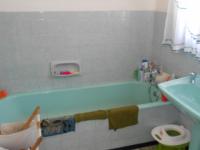 Main Bathroom - 10 square meters of property in Strubenvale