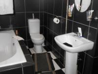 Bathroom 1 - 5 square meters of property in Strubenvale