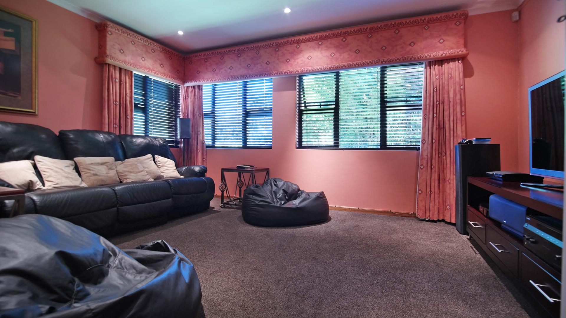 TV Room - 19 square meters of property in Woodhill Golf Estate