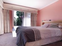 Main Bedroom - 32 square meters of property in Woodhill Golf Estate