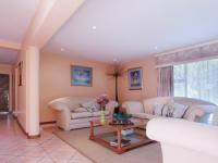 Lounges - 41 square meters of property in Woodhill Golf Estate