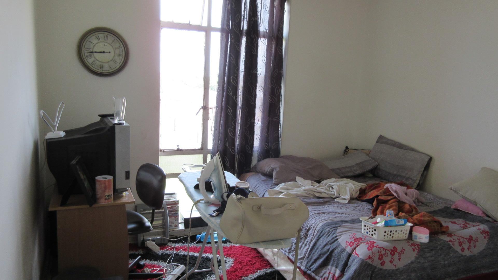 Bed Room 1 - 11 square meters of property in Sophiatown