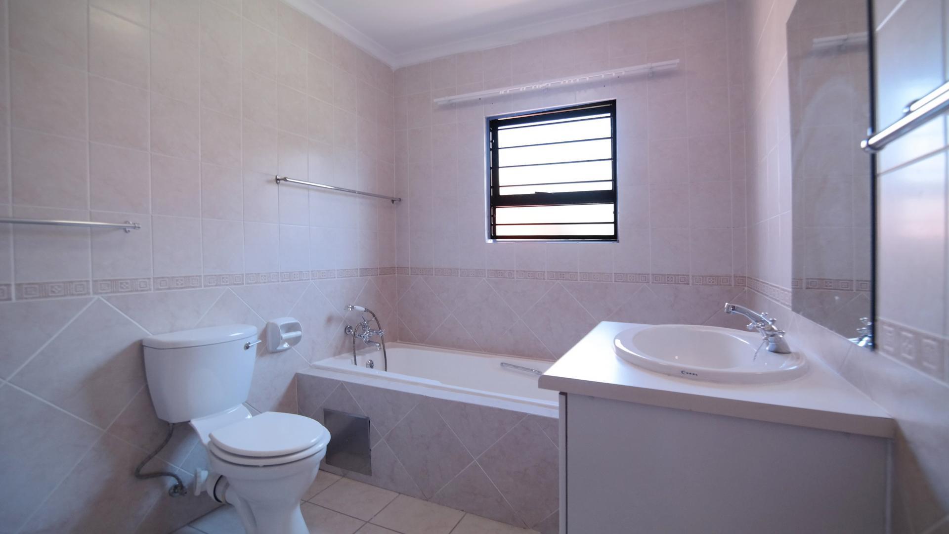 Main Bathroom - 10 square meters of property in Silver Lakes Golf Estate