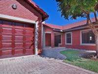 Front View of property in Silver Lakes Golf Estate