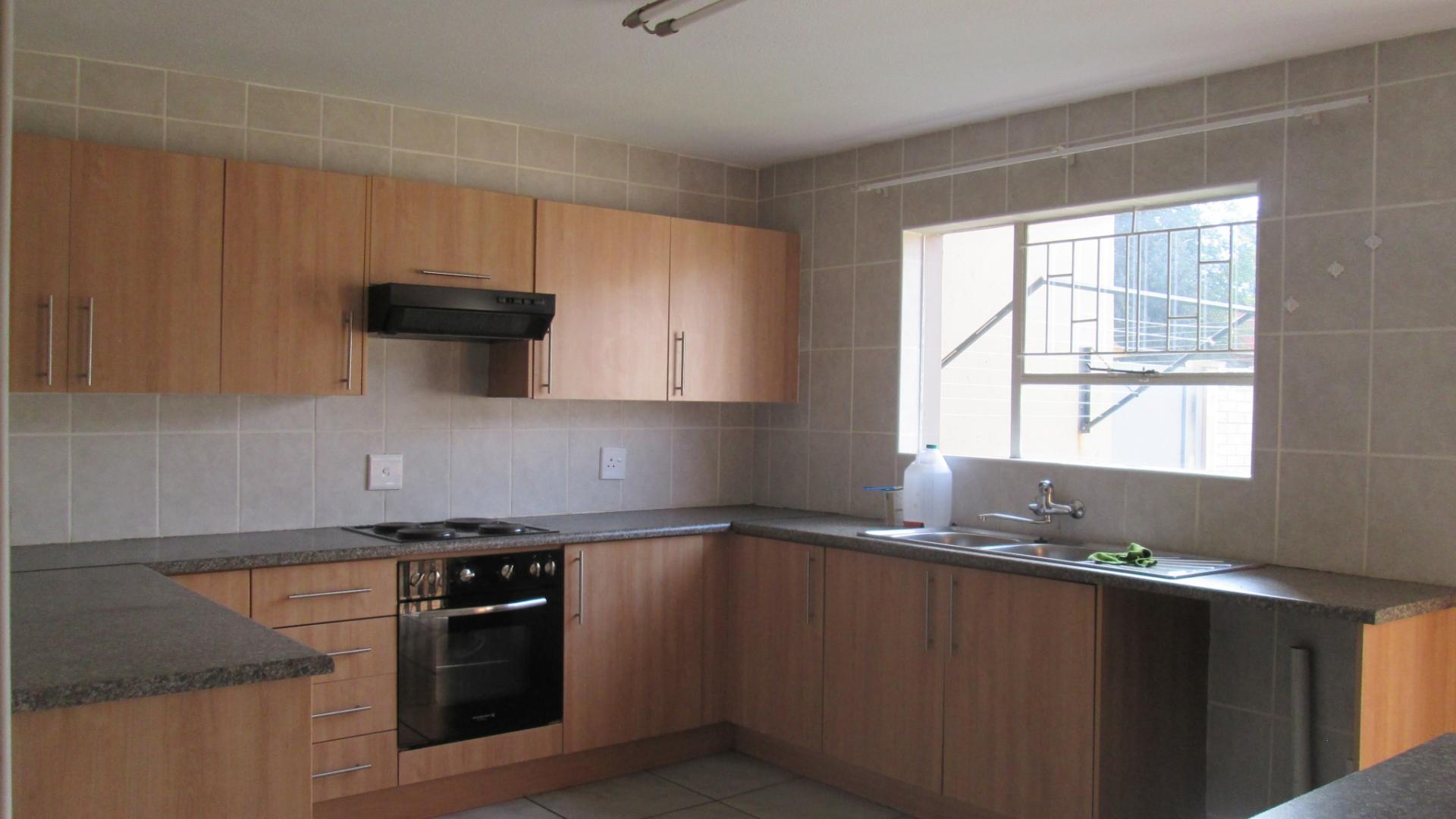 Kitchen - 16 square meters of property in Vanderbijlpark